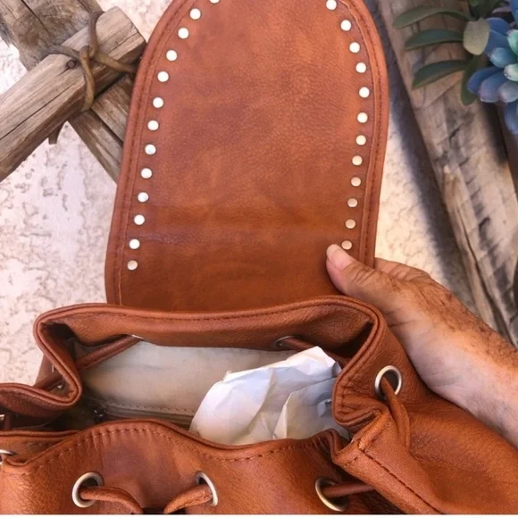REIN & BRIDLE Tan Leather Backpack. - Picture 3 of 7